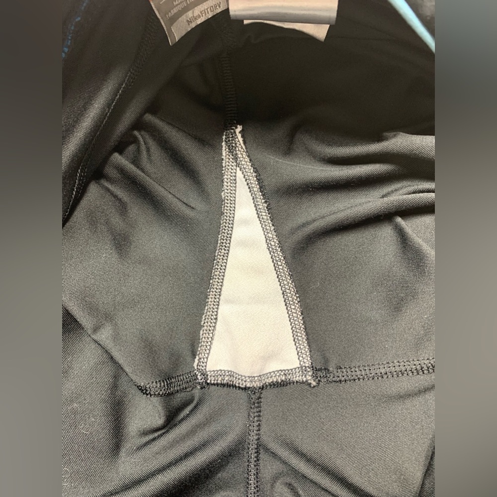 Nike Dry Fit Cropped exercise pants -Medium - Picture 6 of 11